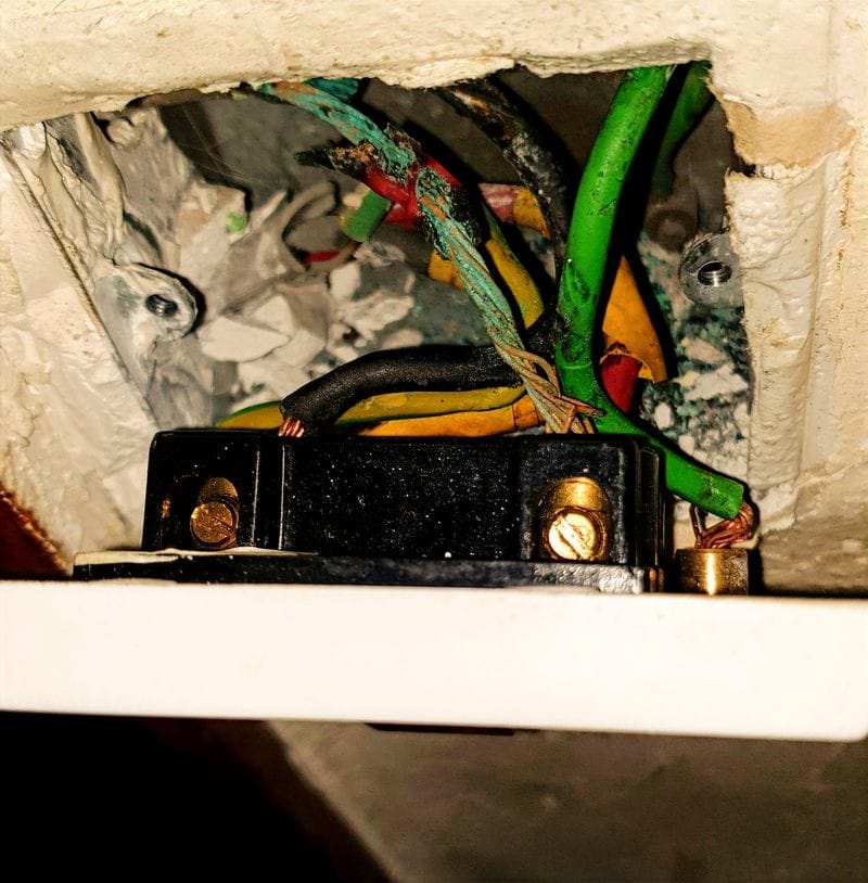 Loose wires cause fires!